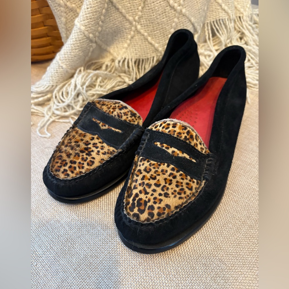 Bass Weejun loafer leopard suede.